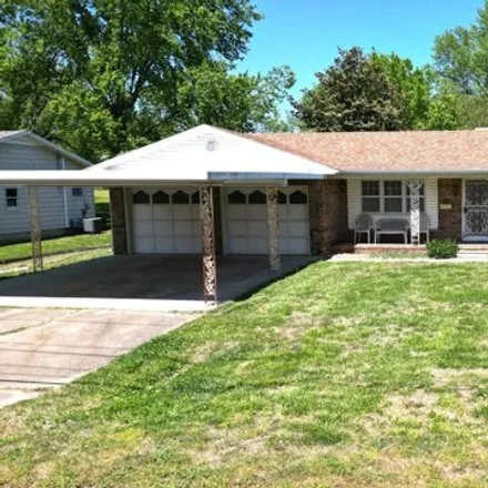 Buy this 3 bed house on 795 East College Street in Bolivar, MO 65613