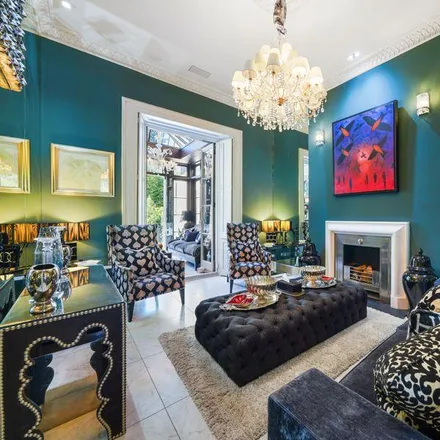 Rent this 5 bed townhouse on 12 Hanover Terrace in London, NW1 4RJ