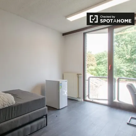 Rent this 1 bed apartment on Rue Berckmans - Berckmansstraat 31 in 1060 Saint-Gilles - Sint-Gillis, Belgium