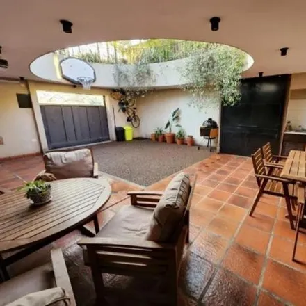 Buy this studio house on Mayor Pedro Castelli 900 in Partido de Morón, B1704 ESP Villa Sarmiento