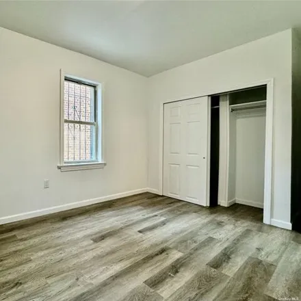 Image 7 - 50-50 67th Street, New York, NY 11377, USA - Apartment for rent