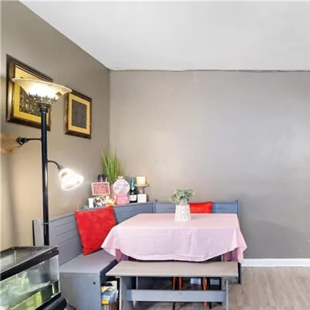 Image 5 - 1430 Thieriot Avenue, New York, NY 10460, USA - Apartment for sale