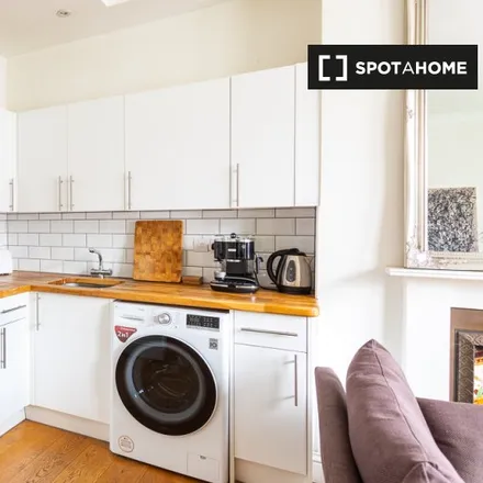 Rent this 1 bed apartment on 111 Oxford Gardens in London, W10 5UL