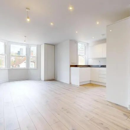 Rent this 3 bed apartment on 22 Temple Road in London, CR0 1HT