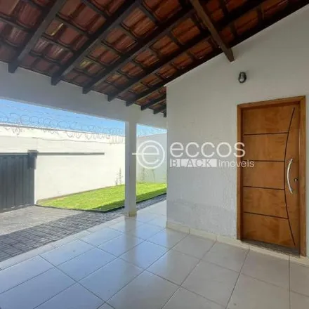 Buy this 3 bed house on Rua Armando Tucci in Segismundo Pereira, Uberlândia - MG