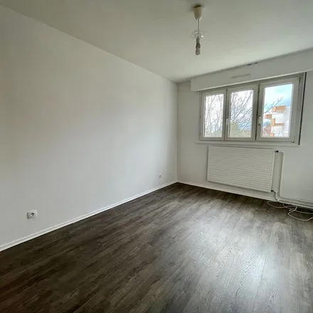 Rent this 3 bed apartment on 73 Rue du Docteur Bardot in 57950 Montigny-lès-Metz, France