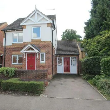 Rent this 3 bed house on 32 Lavender Road in Woking, GU22 8AY