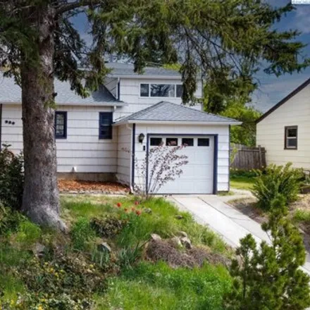 Buy this 4 bed house on 984 Northwest Fisk Street in Pullman, WA 99163