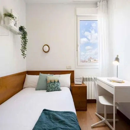 Rent this 12 bed room on BSU in Calle de Fulgencio de Miguel, 29039 Madrid