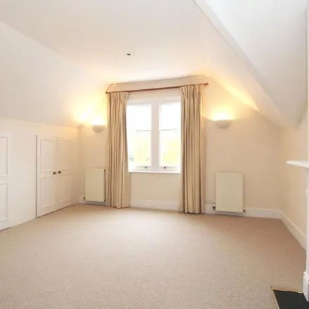 Rent this 5 bed apartment on Hale Gardens in London, W3 9SQ