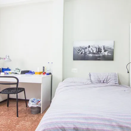 Rent this 5 bed apartment on Carrer de la Llanterna in 46001 Valencia, Spain