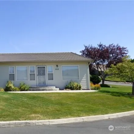 Buy this 3 bed condo on 1380 Eastmont Avenue in East Wenatchee Bench, East Wenatchee