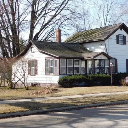 Buy this 2 bed house on 620 West Richmond Street in Shawano, WI 54166
