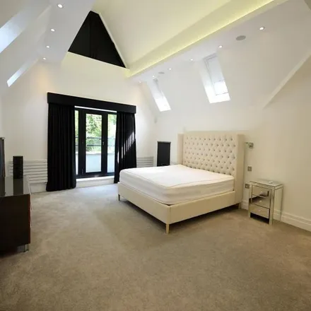 Rent this 6 bed apartment on Carrwood in Hale Barns, WA15 0ER