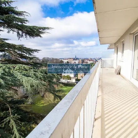 Rent this 3 bed apartment on 1 Rond-Point Thiers in 93340 Le Raincy, France