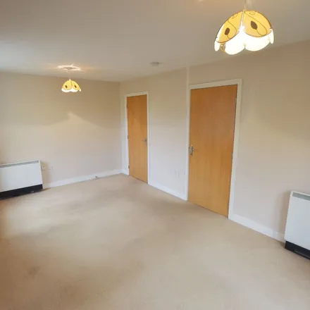 Image 5 - Oxclose Park Gardens, Sheffield, S20 8GR, United Kingdom - Apartment for rent