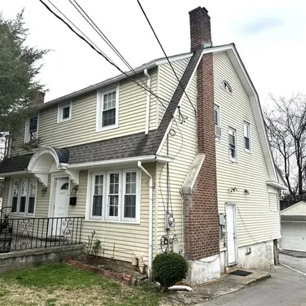 Buy this 3 bed house on 26 Lynton Place in City of White Plains, NY 10606