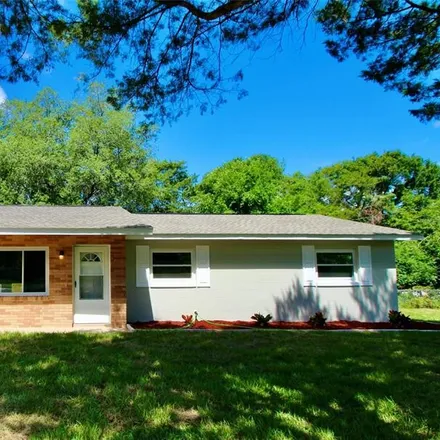 Buy this 3 bed house on 2912 Northeast 25th Court in Ocala, FL 34470