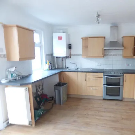 Rent this 3 bed duplex on Dunstable Road in Luton, LU4 0HH