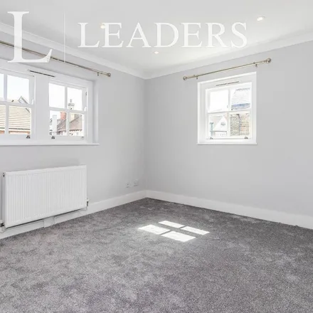 Image 5 - Belmont Road, London, SM2 6DW, United Kingdom - House for rent