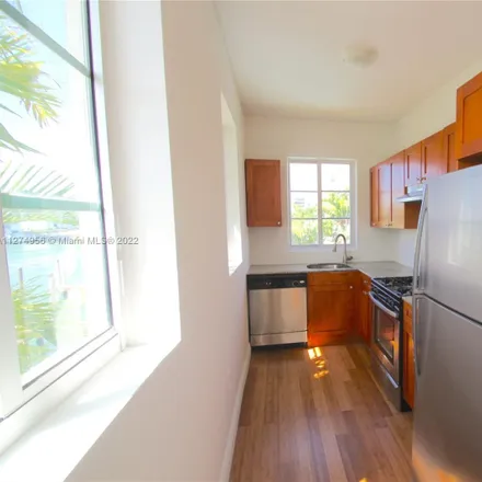 Image 8 - 7950 Tatum Waterway Drive, Miami Beach, FL 33141, USA - Apartment for rent