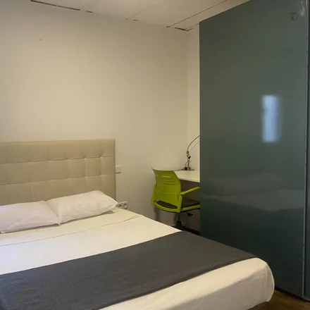 Rent this 2 bed apartment on Madrid in Calle de Blasco de Garay, 50