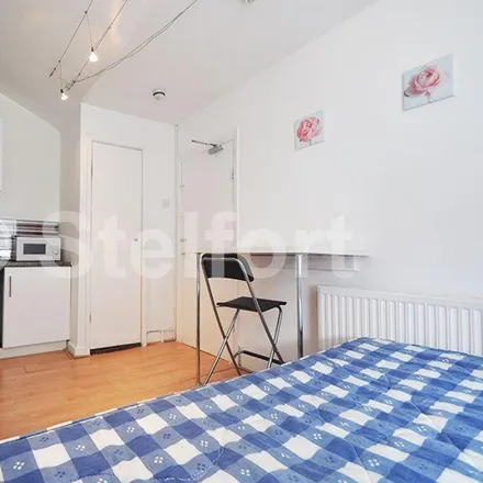 Rent this studio apartment on 1 Barnes Street in Ratcliffe, London