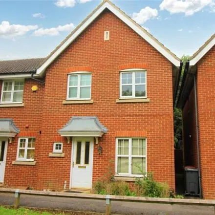 Rent this 3 bed townhouse on Wordsworth Centre in Hertford Road, Stevenage
