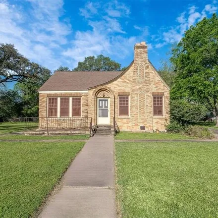 Buy this 3 bed house on 942 Front Street in Columbus, TX 78934