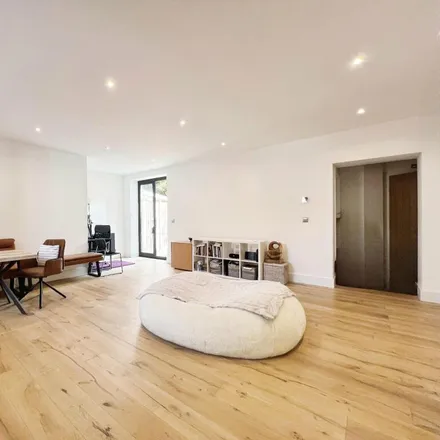 Image 5 - Bellingham Road, Bellingham, London, SE6 1EQ, United Kingdom - Apartment for rent