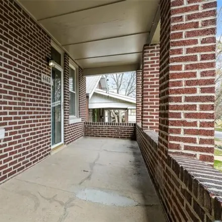 Image 3 - 4575 Grace Avenue, St. Louis, MO 63116, USA - House for sale