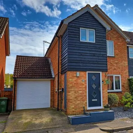 Buy this 3 bed duplex on Menzies Avenue in Basildon, SS15 6SY