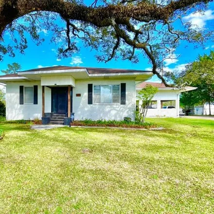 Buy this 4 bed house on 802 Main Street in Patterson, LA 70392