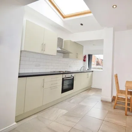 Rent this 5 bed townhouse on 393 Ecclesall Road in Sheffield, S11 8PE