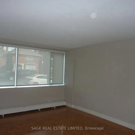 Image 2 - 974 Avenue Road, Old Toronto, ON M5P 2L4, Canada - Apartment for rent