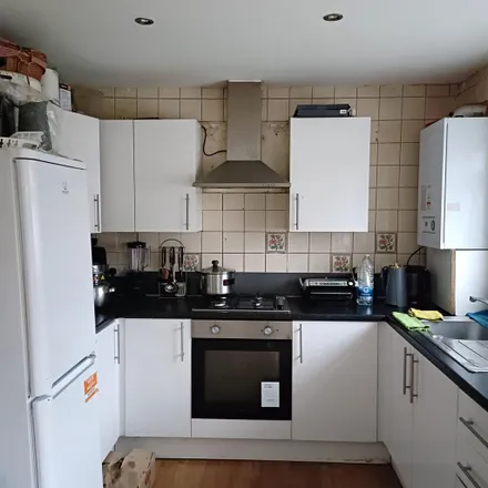 Rent this 4 bed townhouse on Victoria Avenue in London, HA9 6JU