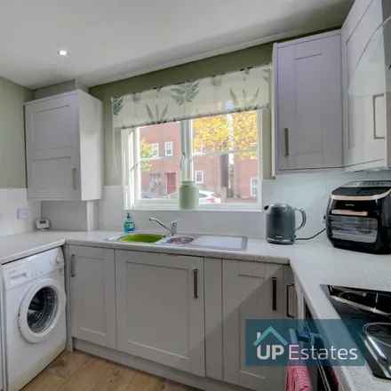 Image 7 - Spruce Road, Nuneaton, CV10 0LN, United Kingdom - Townhouse for rent