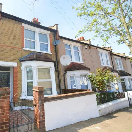 Rent this 3 bed townhouse on Bostall Lane in London, SE2 0QU