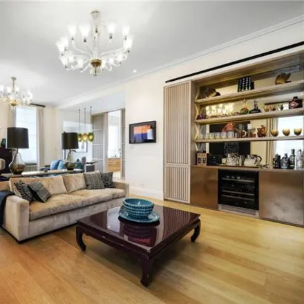 Rent this 3 bed room on 175 Old Brompton Road in London, SW5 0AW