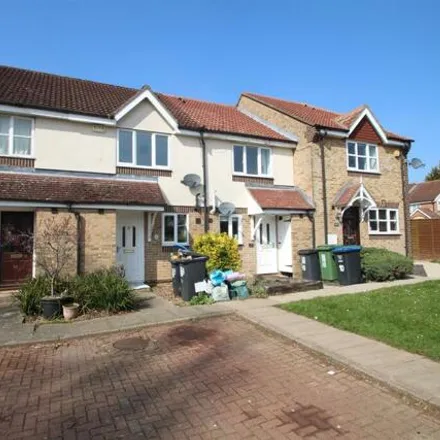 Rent this 2 bed townhouse on Denbigh Close in Corner Hall, HP2 4JT