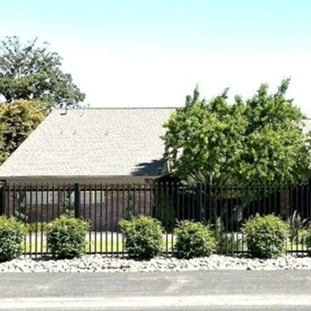 Buy this 4 bed house on 5606 North Van Ness Boulevard in Fresno, CA 93711