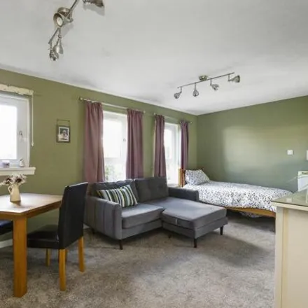 Image 2 - 14 Fauldburn Park, City of Edinburgh, EH12 8YN, United Kingdom - Apartment for sale