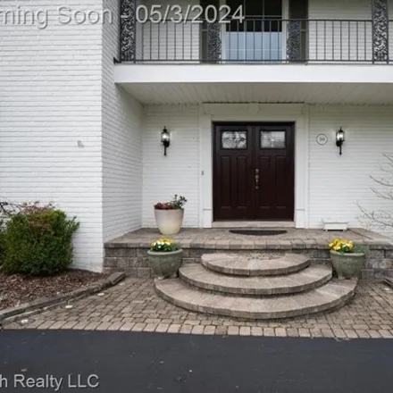 Image 3 - 589 Kingsley Trail, Bloomfield Hills, MI 48304, USA - House for sale