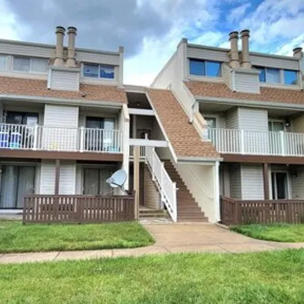 Buy this 2 bed condo on 1068 Mycroft Court in Sterling, VA 20164