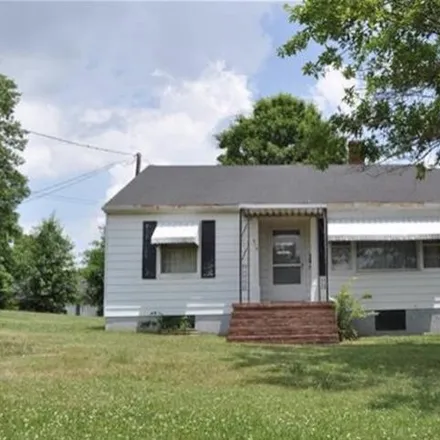Buy this 3 bed house on 215 Jarvis Avenue in Somerset, KY 42501