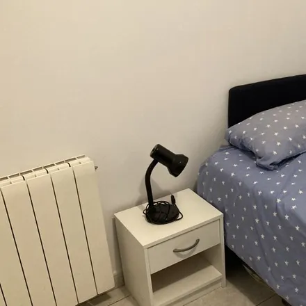Rent this 3 bed room on Les Tres a la Cuina in Carrer de Sant Lluís, 08001 Barcelona
