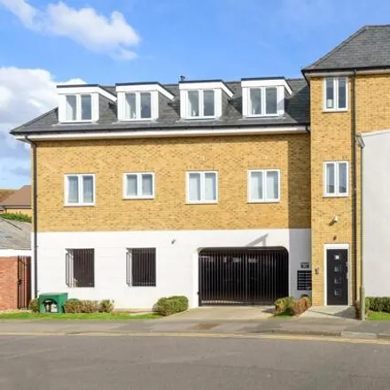 Rent this 2 bed apartment on Kings Head Carpark in Gogmore Lane, Chertsey