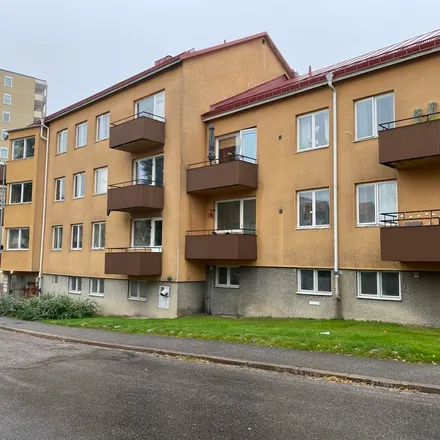 Rent this 2 bed apartment on Pizzeria Grodan in Bergsgatan, 632 27 Eskilstuna
