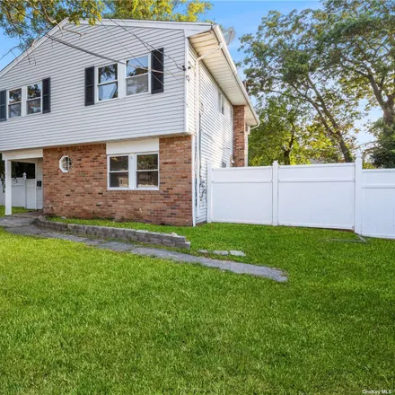 Buy this 5 bed house on 10 Wyona Avenue in Village of Lindenhurst, NY 11757