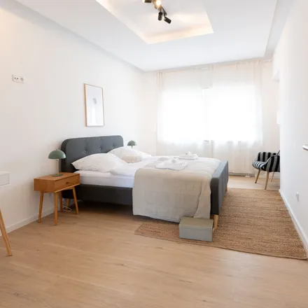 Rent this 3 bed apartment on Mundenheimer Straße 225 in 67061 Ludwigshafen am Rhein, Germany